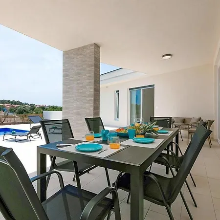 Aura Tatil Evi Štinjan